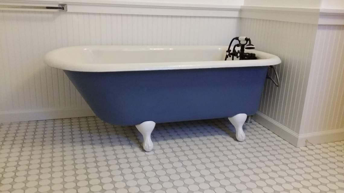 Hillside-House-Bath-Tub